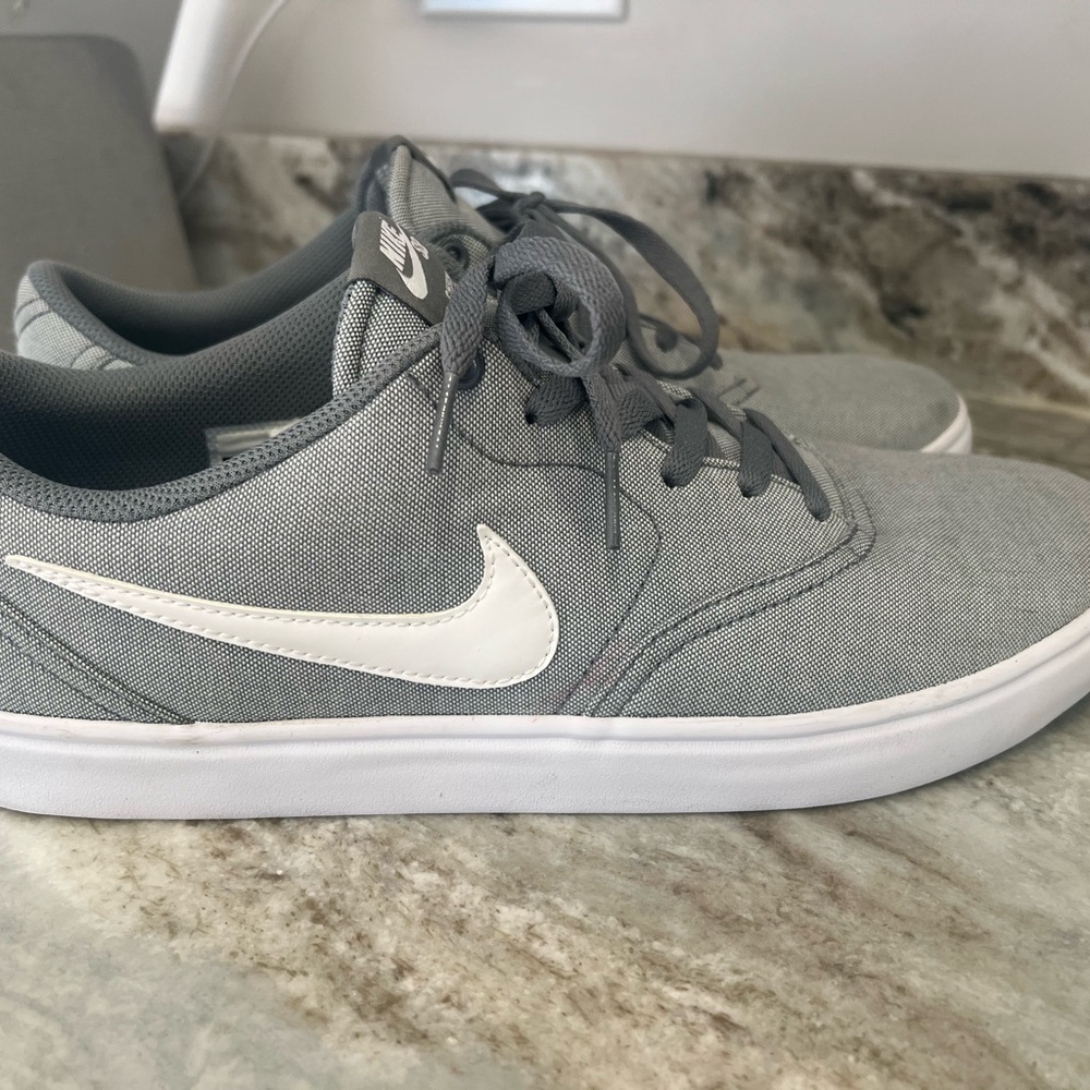 Nike Men's SB Check Gray and White Sneakers